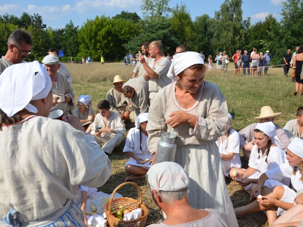 Żniwa i folklor w skansenie w Maurzycach