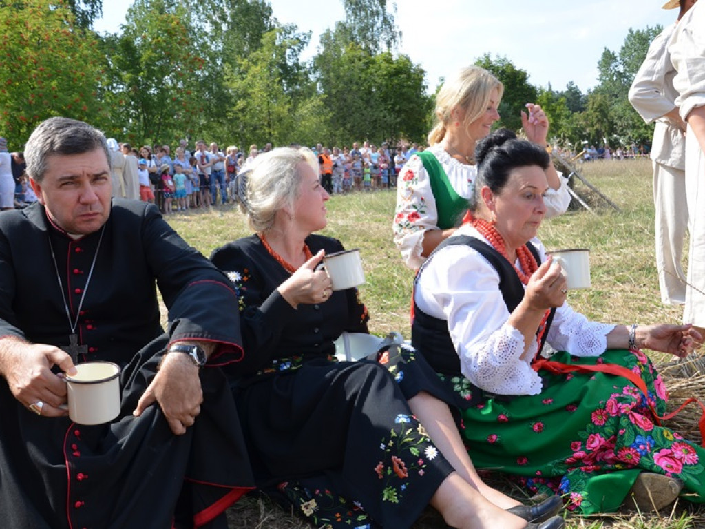 Żniwa i folklor w skansenie w Maurzycach