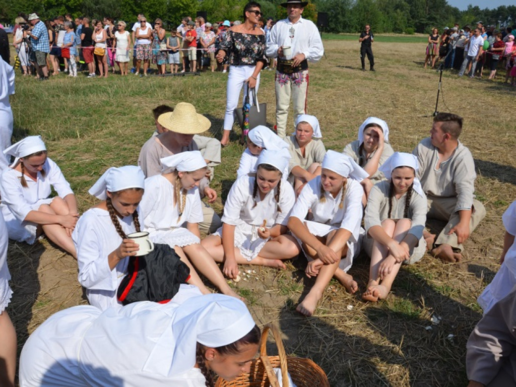 Żniwa i folklor w skansenie w Maurzycach