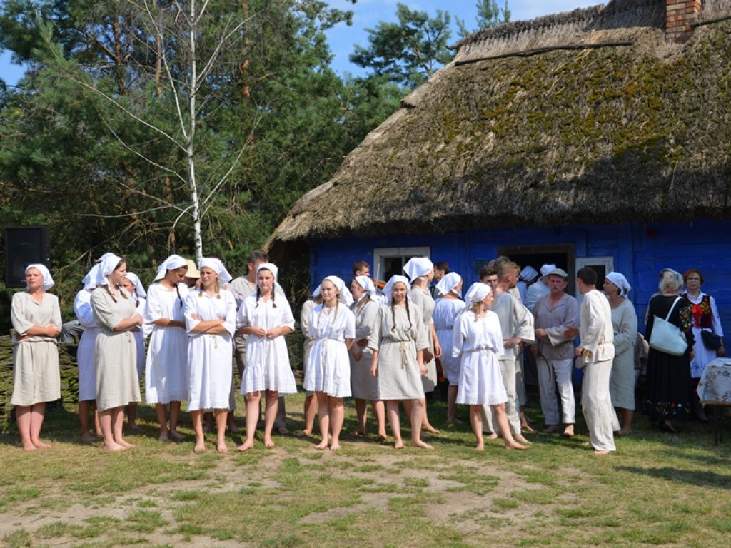 Żniwa i folklor w skansenie w Maurzycach
