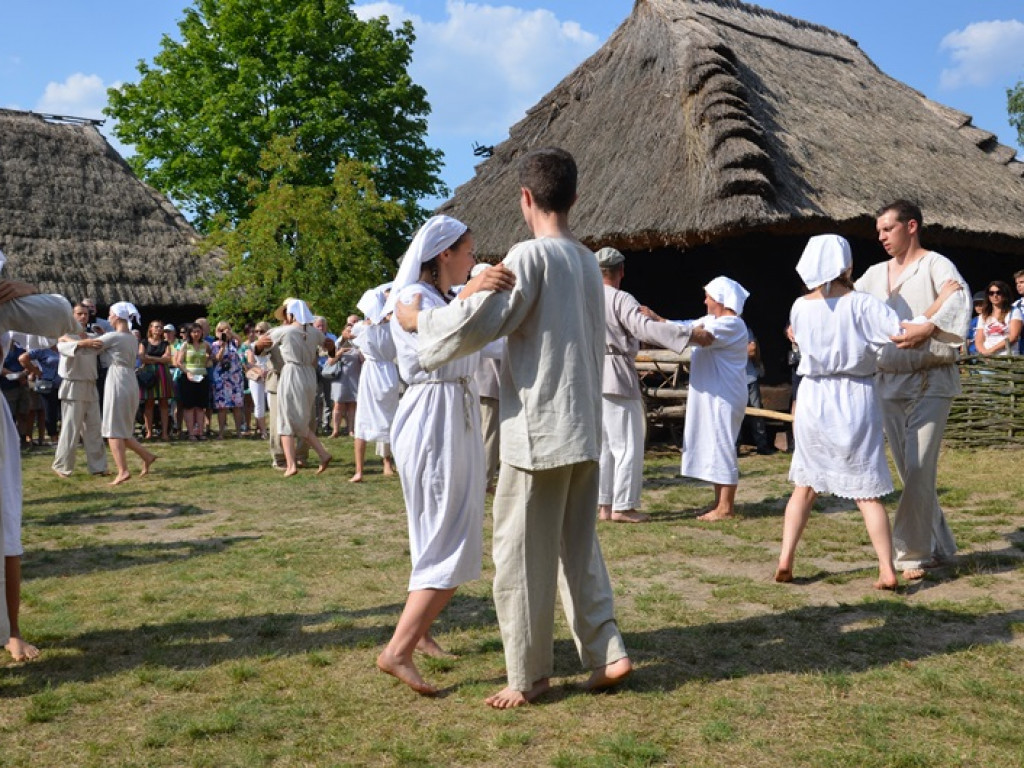 Żniwa i folklor w skansenie w Maurzycach