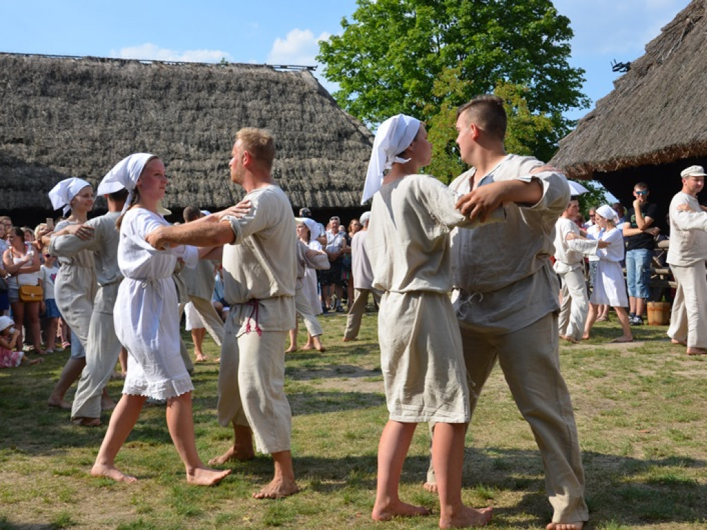 Żniwa i folklor w skansenie w Maurzycach