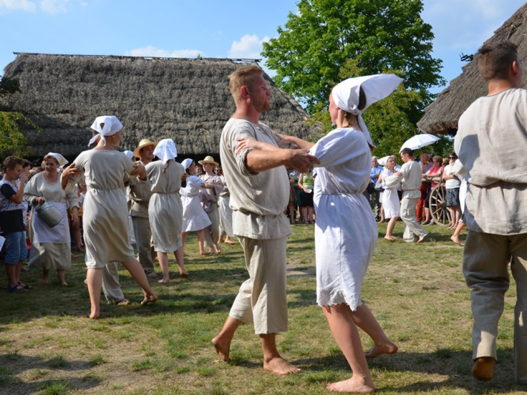 Żniwa i folklor w skansenie w Maurzycach