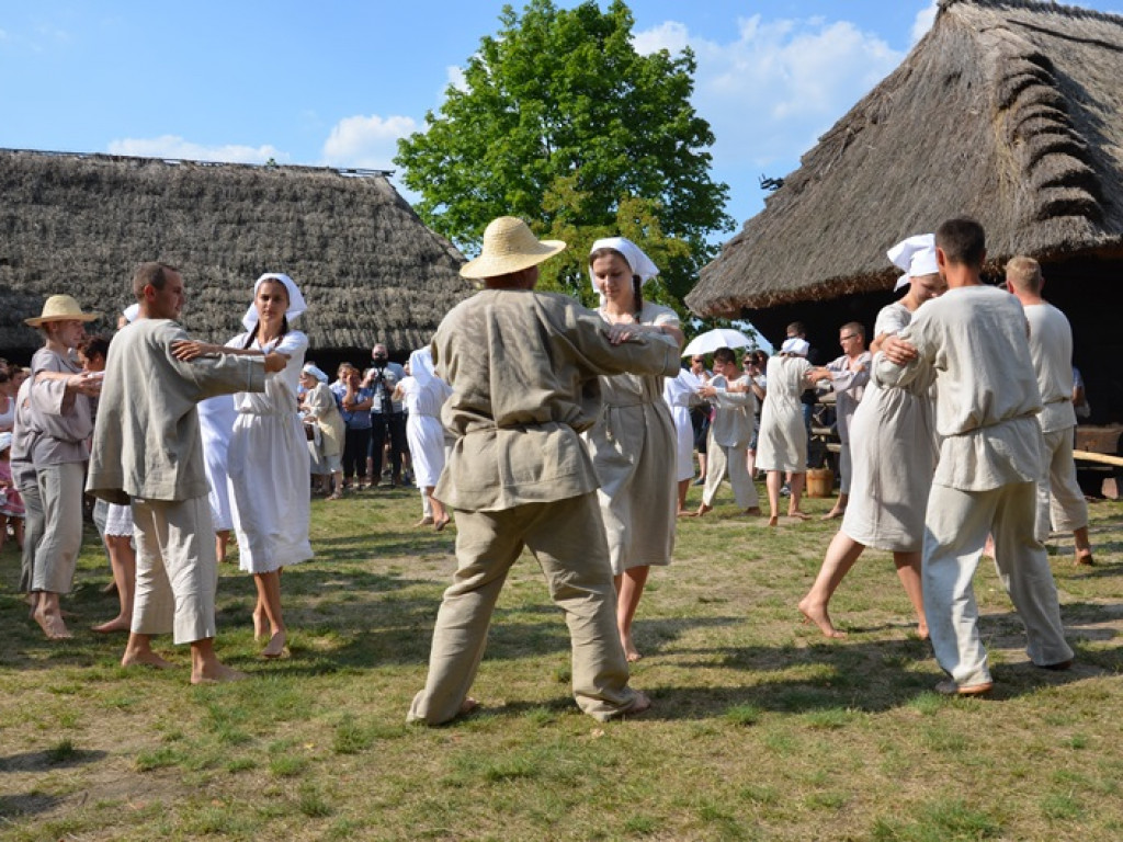 Żniwa i folklor w skansenie w Maurzycach
