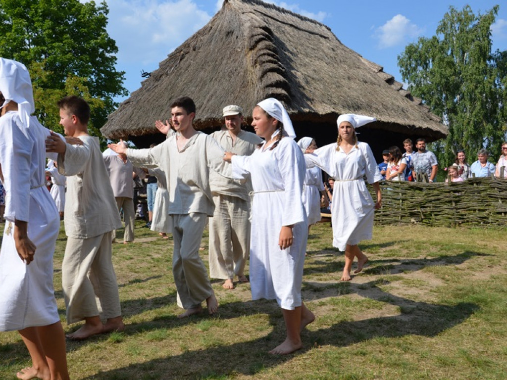 Żniwa i folklor w skansenie w Maurzycach