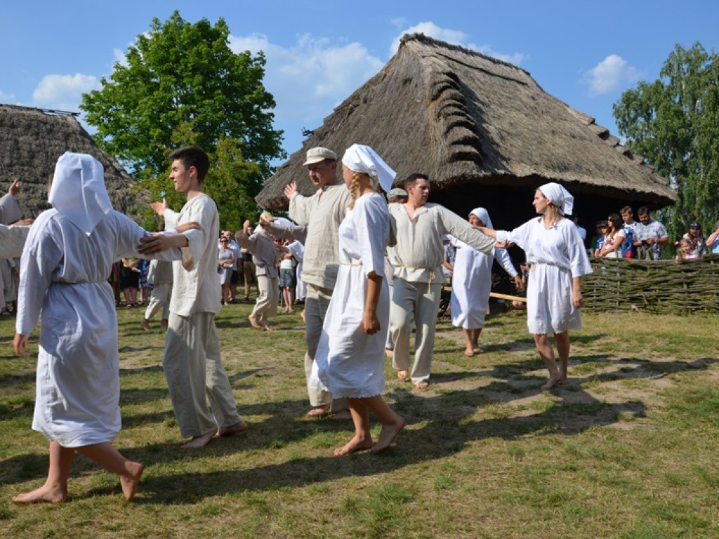 Żniwa i folklor w skansenie w Maurzycach