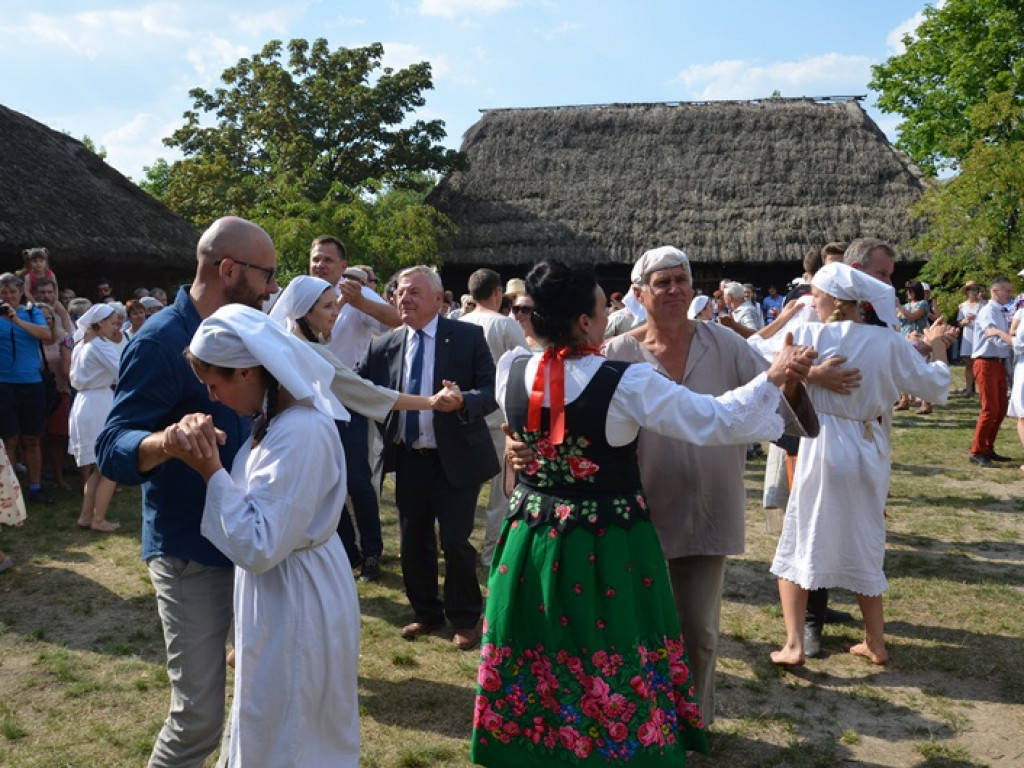 Żniwa i folklor w skansenie w Maurzycach