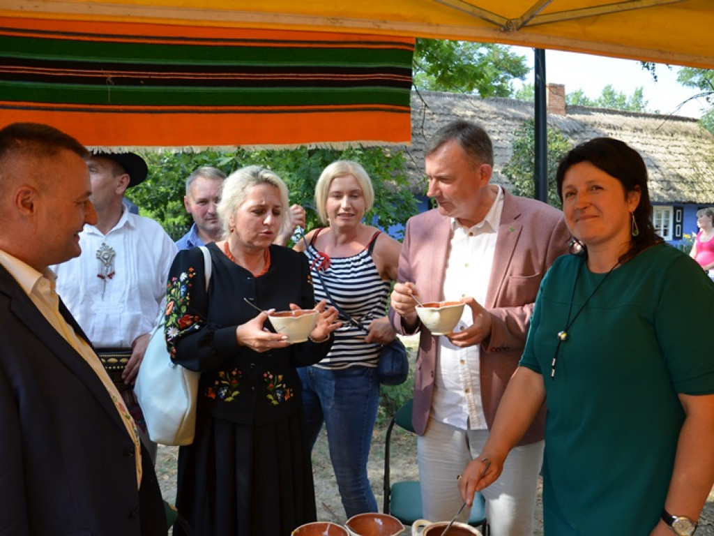 Żniwa i folklor w skansenie w Maurzycach