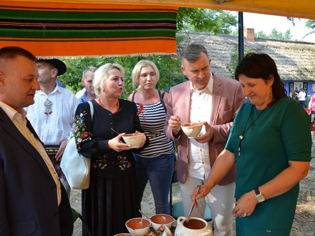Żniwa i folklor w skansenie w Maurzycach