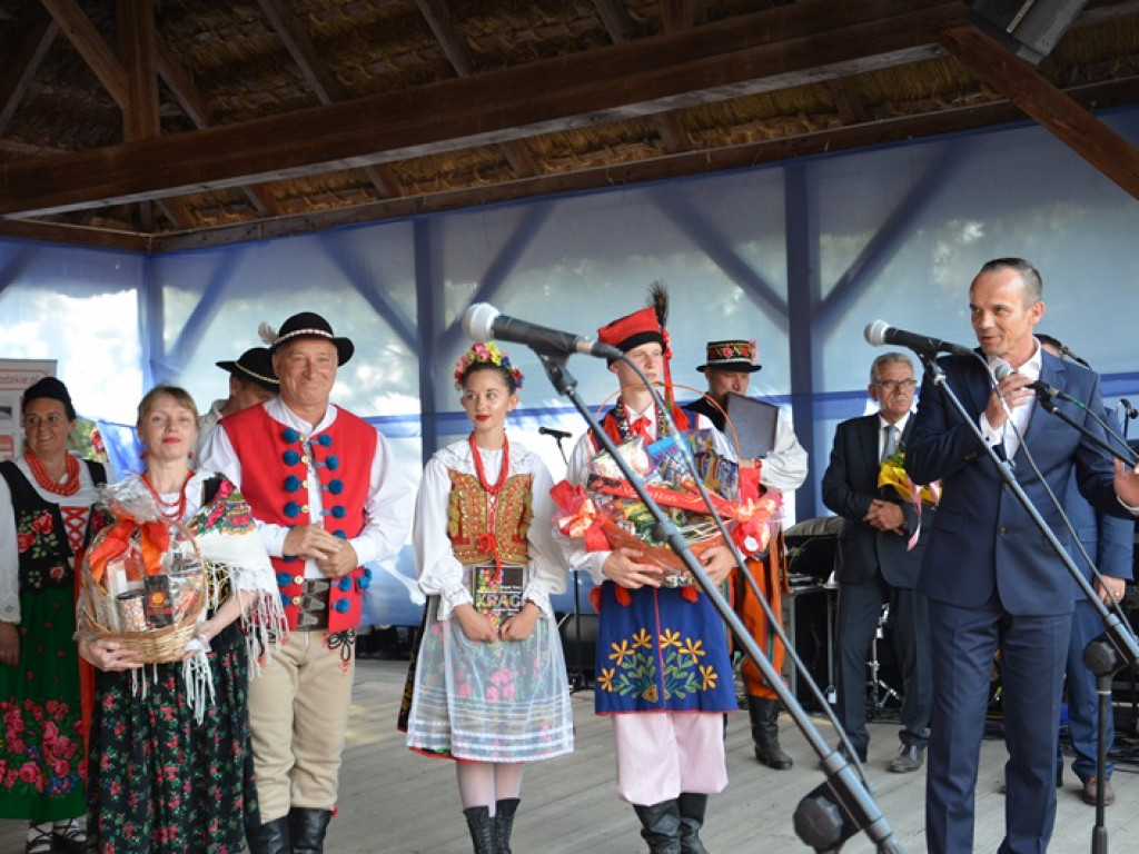 Żniwa i folklor w skansenie w Maurzycach