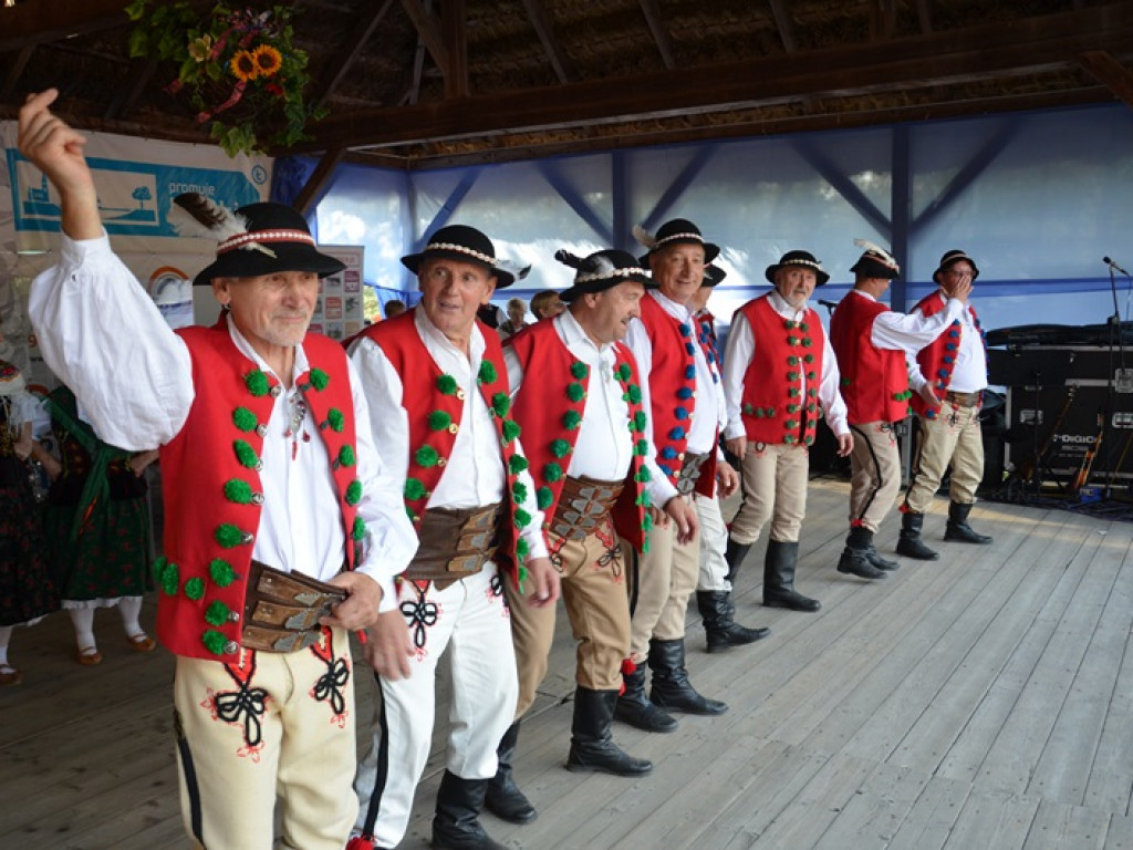 Żniwa i folklor w skansenie w Maurzycach