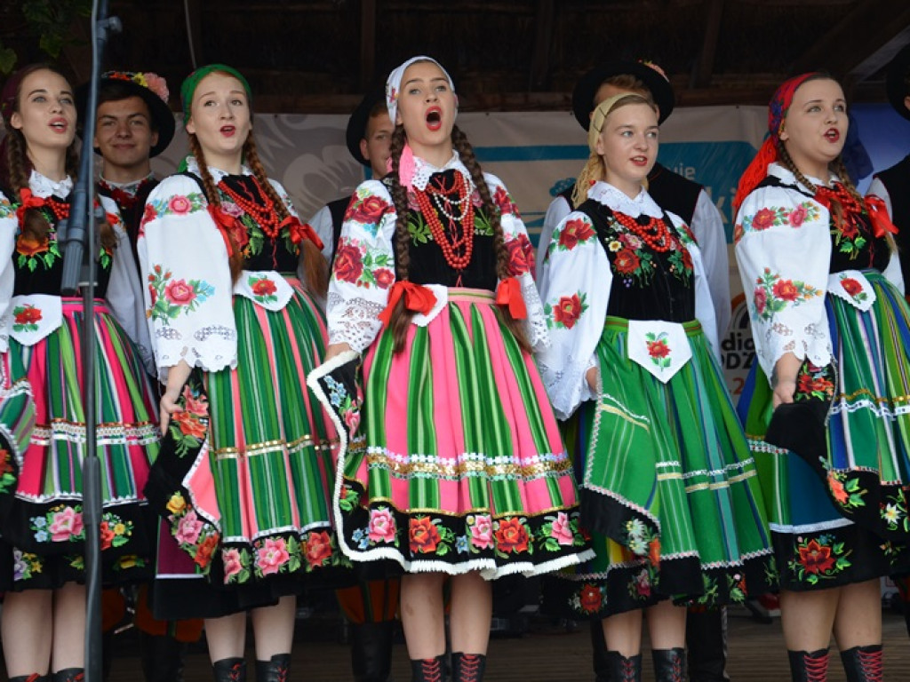 Żniwa i folklor w skansenie w Maurzycach
