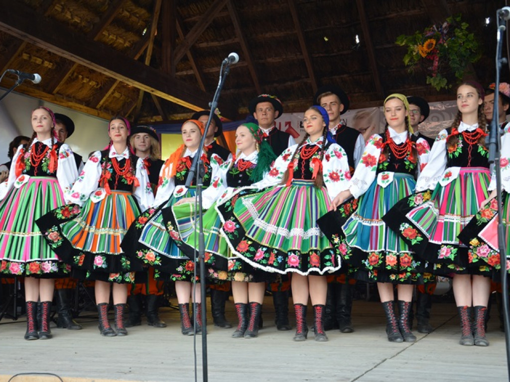 Żniwa i folklor w skansenie w Maurzycach