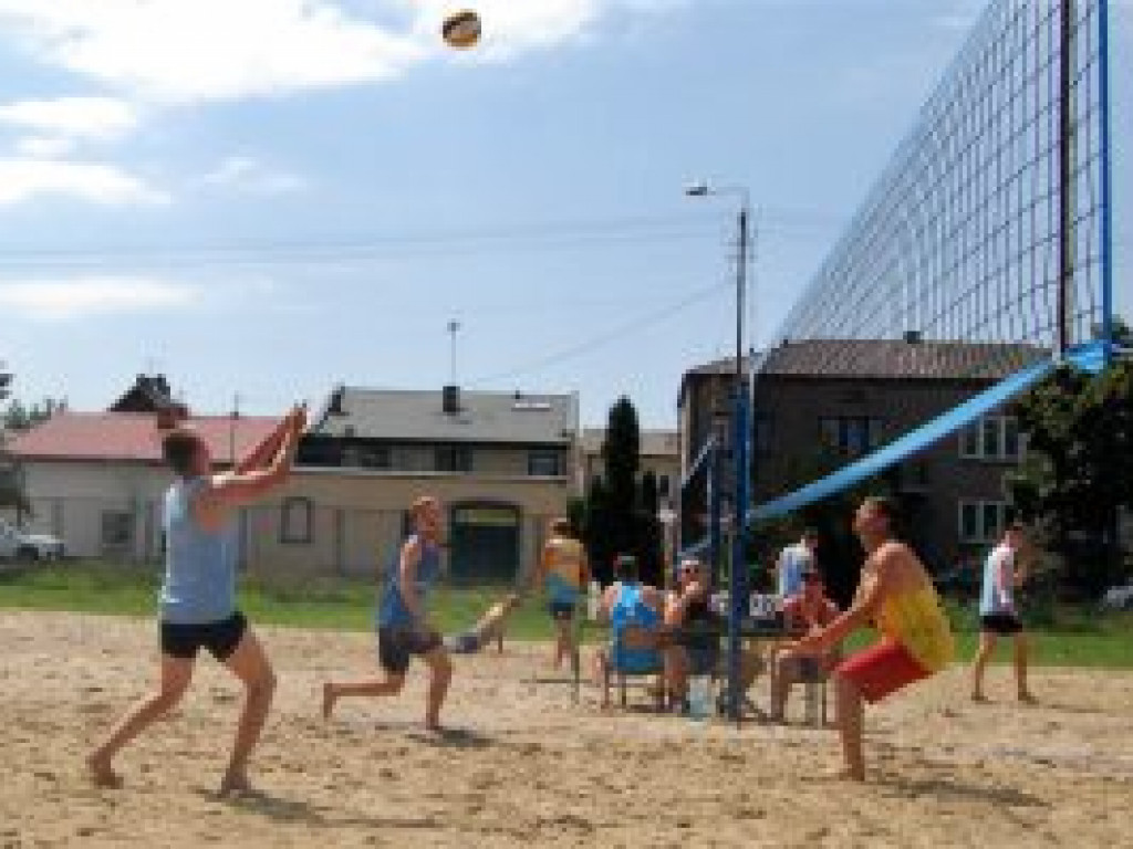 Mimo złych prognoz - entuzjaści plażówki mogli ze sobą rywalizować
