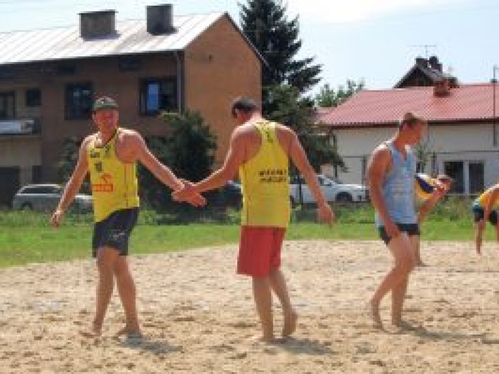 Mimo złych prognoz - entuzjaści plażówki mogli ze sobą rywalizować