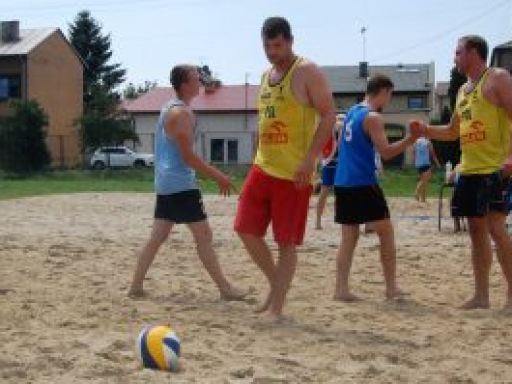 Mimo złych prognoz - entuzjaści plażówki mogli ze sobą rywalizować