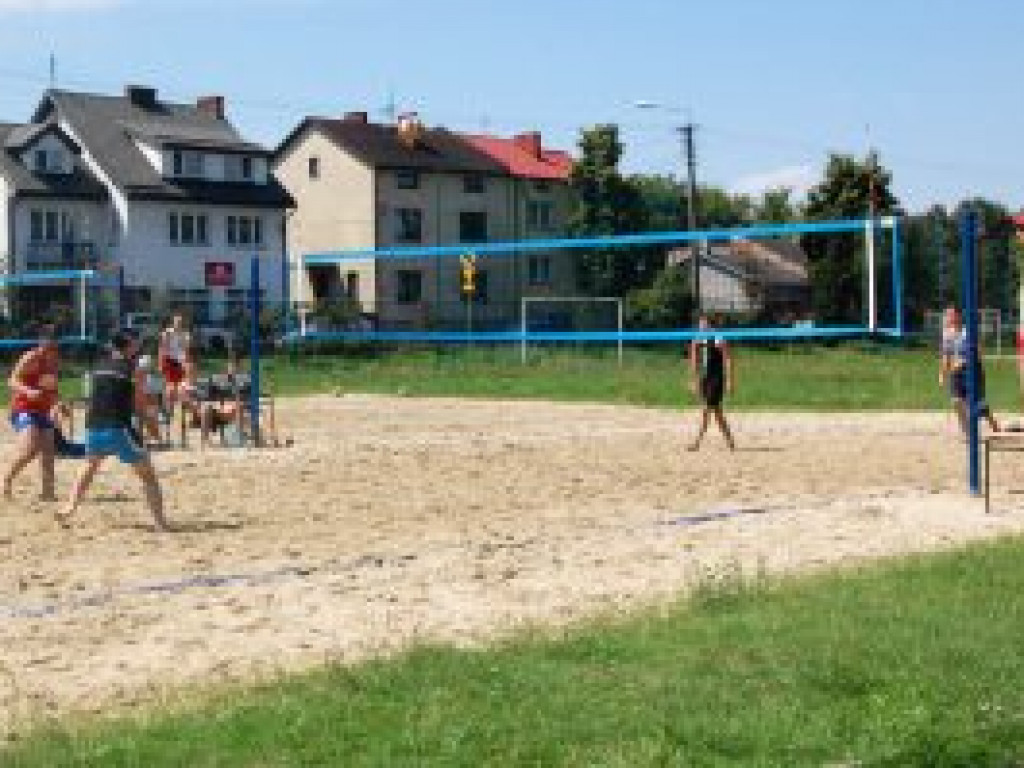 Mimo złych prognoz - entuzjaści plażówki mogli ze sobą rywalizować