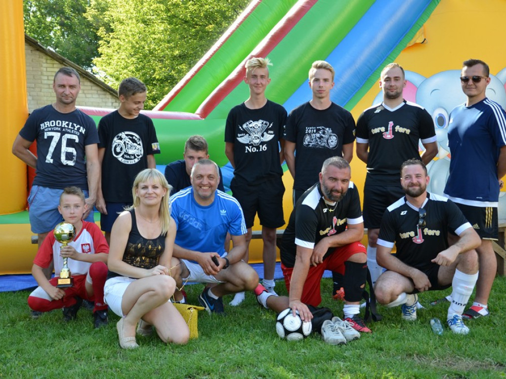 Zabawa w najlepsze na pikniku w Bednarach Kolonii