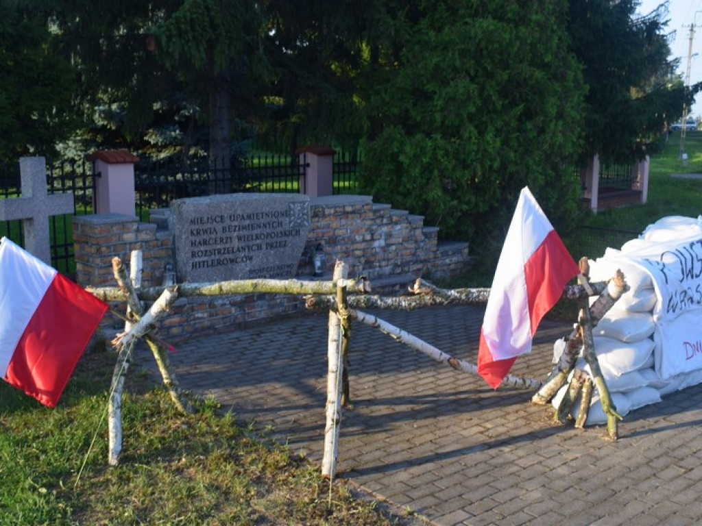 Powstańcza barykada przy Warszawskiej w Łowiczu
