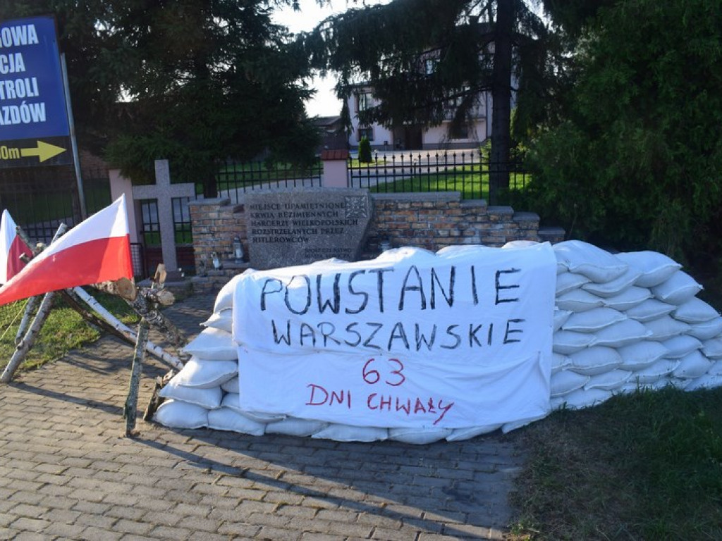 Powstańcza barykada przy Warszawskiej w Łowiczu