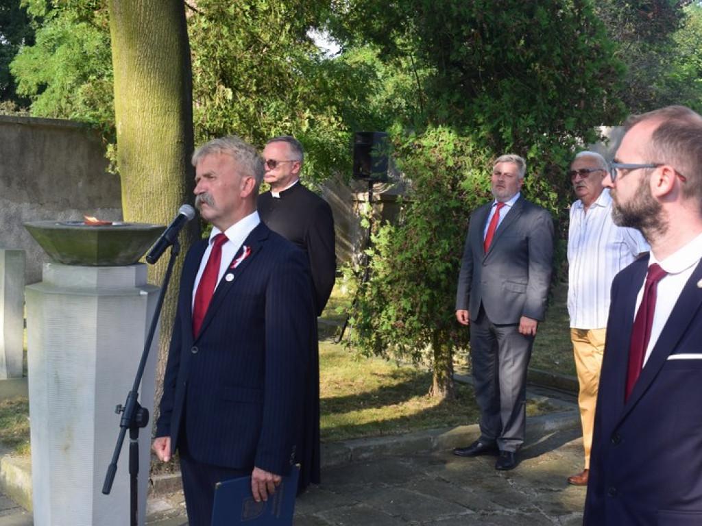 Łowicz oddał hołd powstańcom warszawskim - aktualizacja