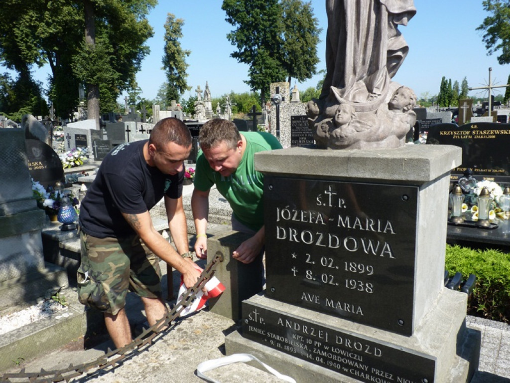 Posprzątali groby żołnierzy przed Świętem Wojska Polskiego