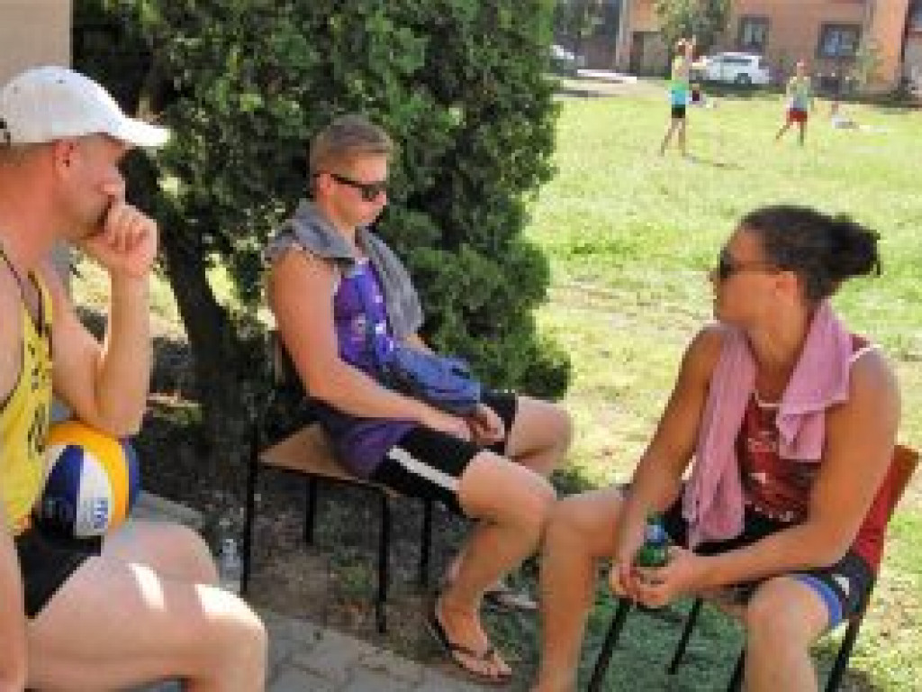 II turniej plażówki w słońcu, na gorącym piasku
