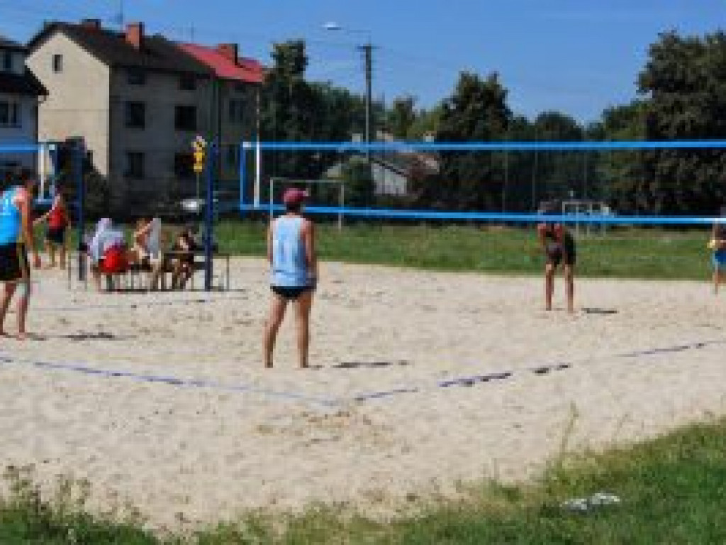 II turniej plażówki w słońcu, na gorącym piasku