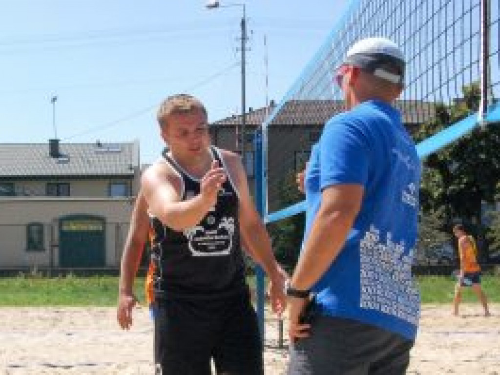 II turniej plażówki w słońcu, na gorącym piasku