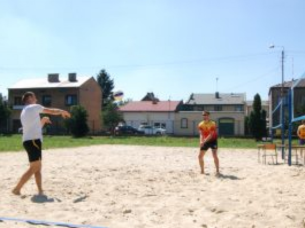 II turniej plażówki w słońcu, na gorącym piasku