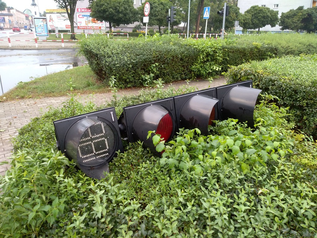 Ulewa nad miastem, straż interweniowała wiele razy (zdjęcia i filmy)