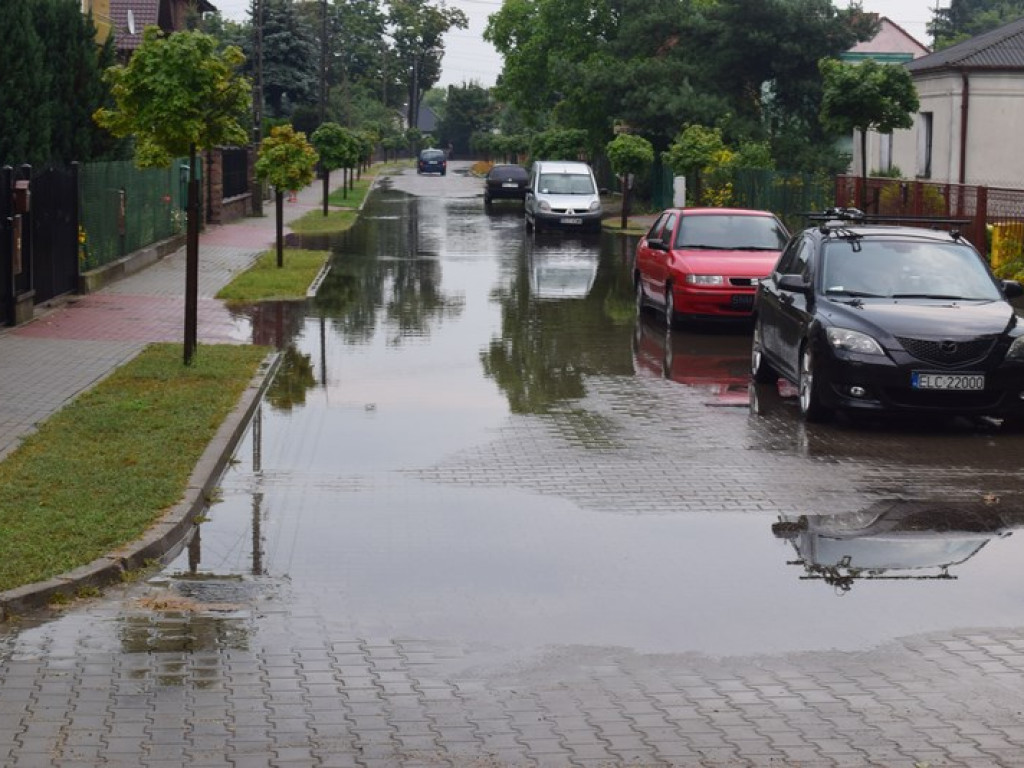 Ulewa nad miastem, straż interweniowała wiele razy (zdjęcia i filmy)