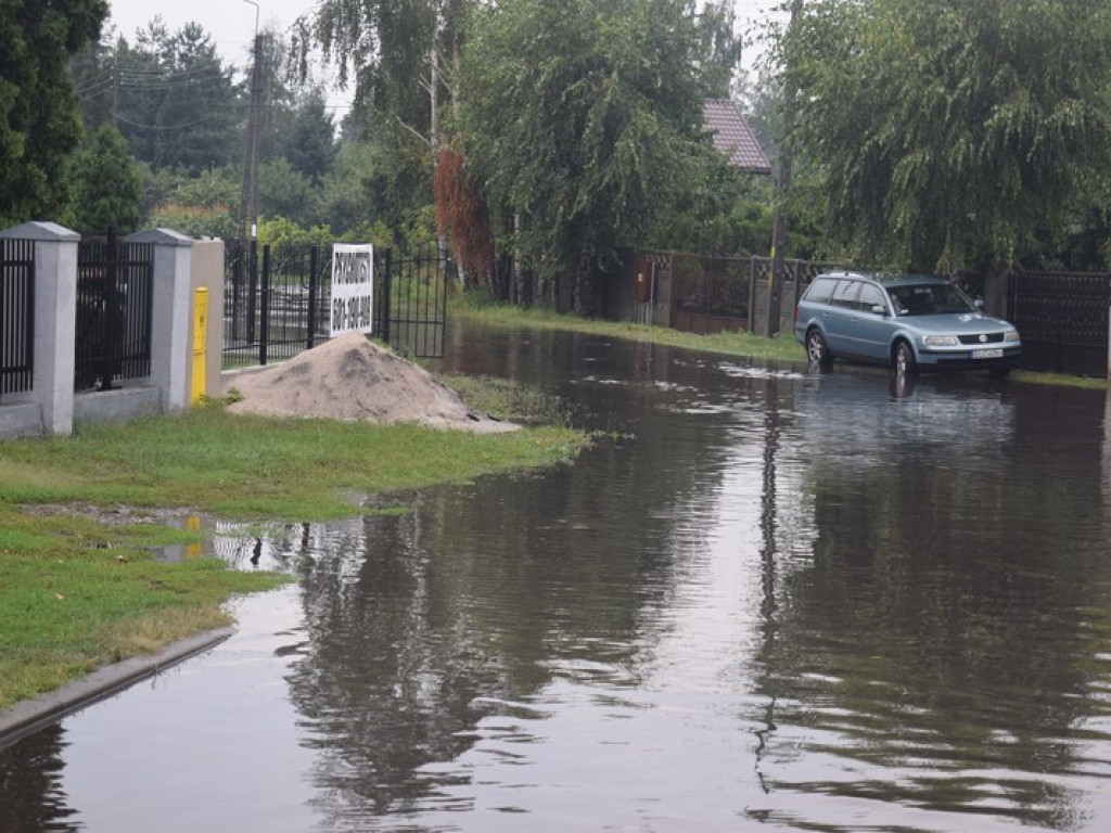 Ulewa nad miastem, straż interweniowała wiele razy (zdjęcia i filmy)