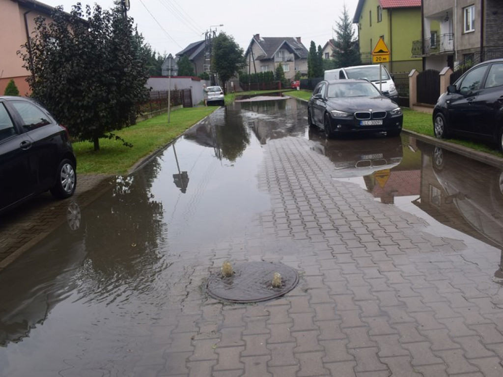 Ulewa nad miastem, straż interweniowała wiele razy (zdjęcia i filmy)