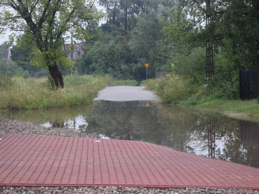 Ulewa nad miastem, straż interweniowała wiele razy (zdjęcia i filmy)