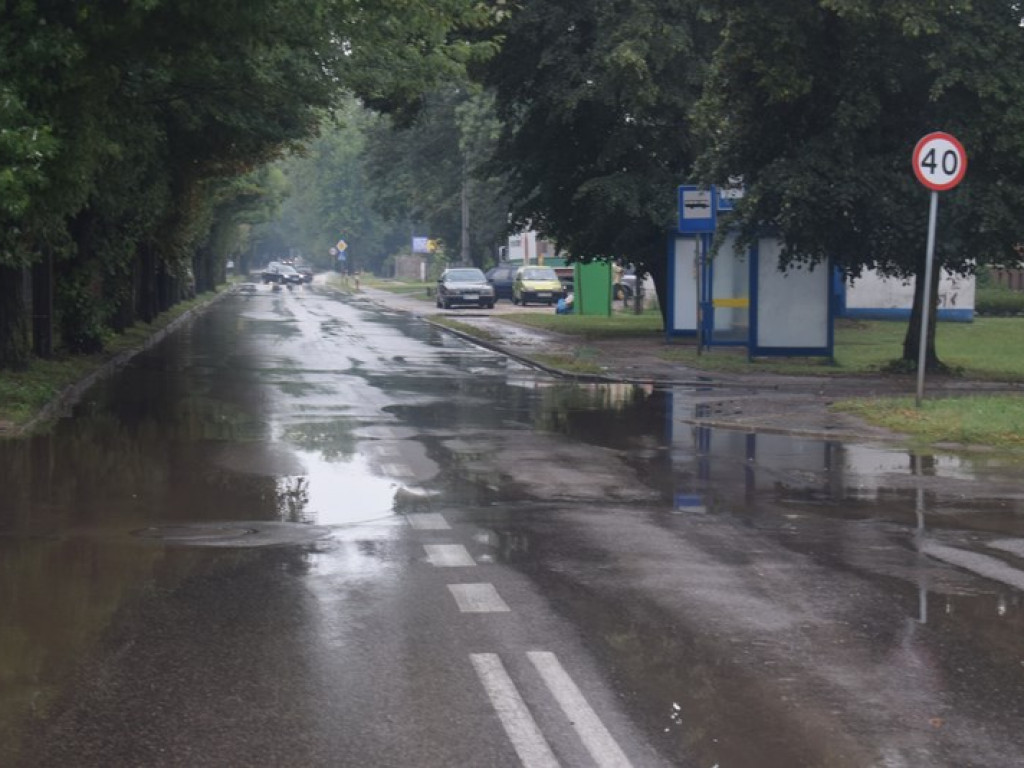 Ulewa nad miastem, straż interweniowała wiele razy (zdjęcia i filmy)