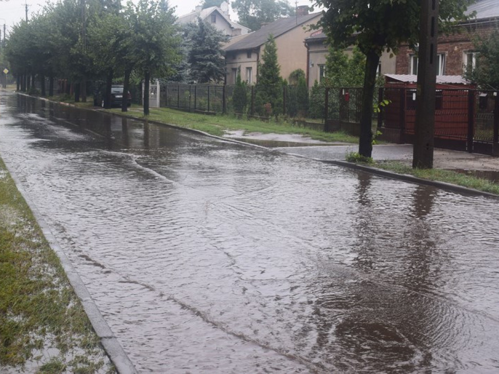 Ulewa nad miastem, straż interweniowała wiele razy (zdjęcia i filmy)