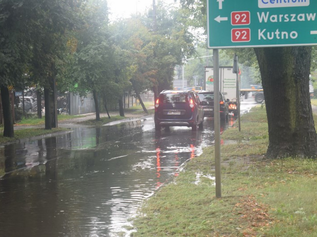 Ulewa nad miastem, straż interweniowała wiele razy (zdjęcia i filmy)