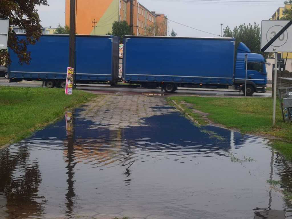 Ulewa nad miastem, straż interweniowała wiele razy (zdjęcia i filmy)