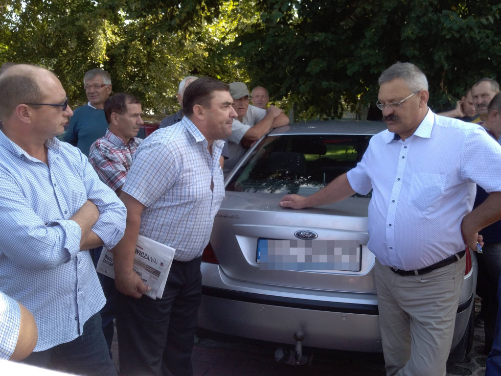 Trwa protest rolników przed OSM Łowicz, a zarządu nie ma [AKTUALIZACJE!]
