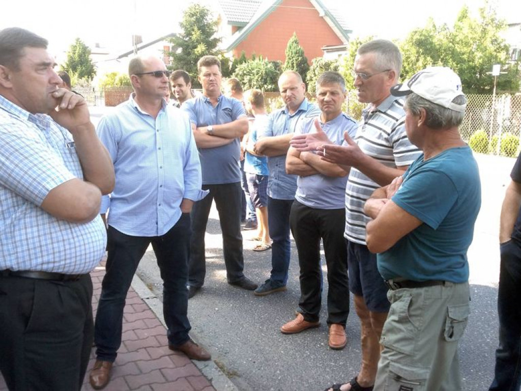 Trwa protest rolników przed OSM Łowicz, a zarządu nie ma [AKTUALIZACJE!]