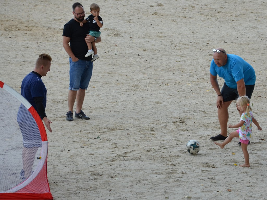 Spływ charytatywny i dobra zabawa na plaży