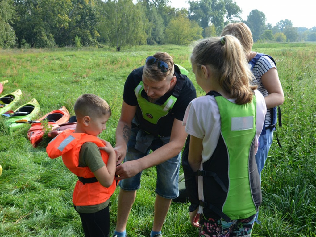 Kajakarze płyną 