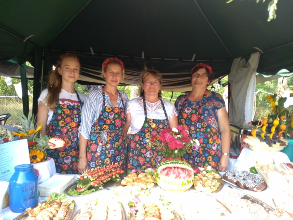 Rozkosze podniebienia na dożynkach w Bronisławowie