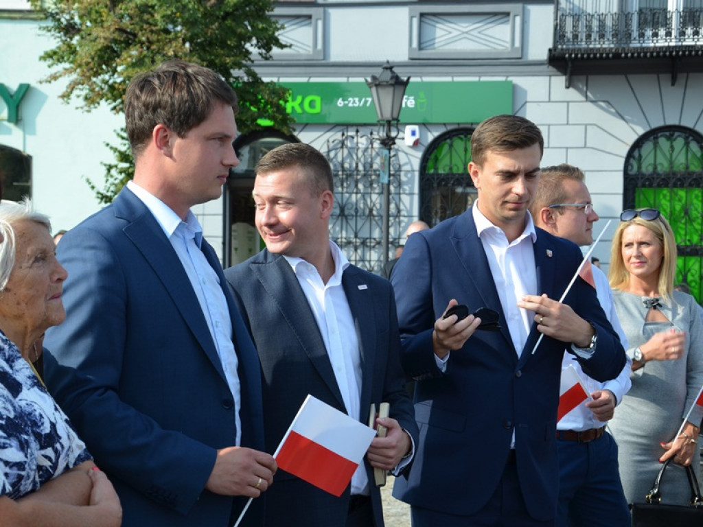Premier Mateusz Morawiecki w Łowiczu. Jakub Wolski kandydatem PiS na burmistrza