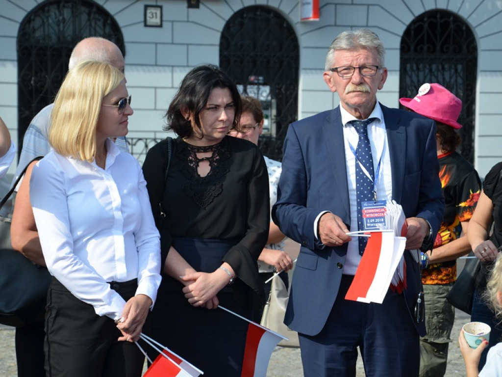 Premier Mateusz Morawiecki w Łowiczu. Jakub Wolski kandydatem PiS na burmistrza
