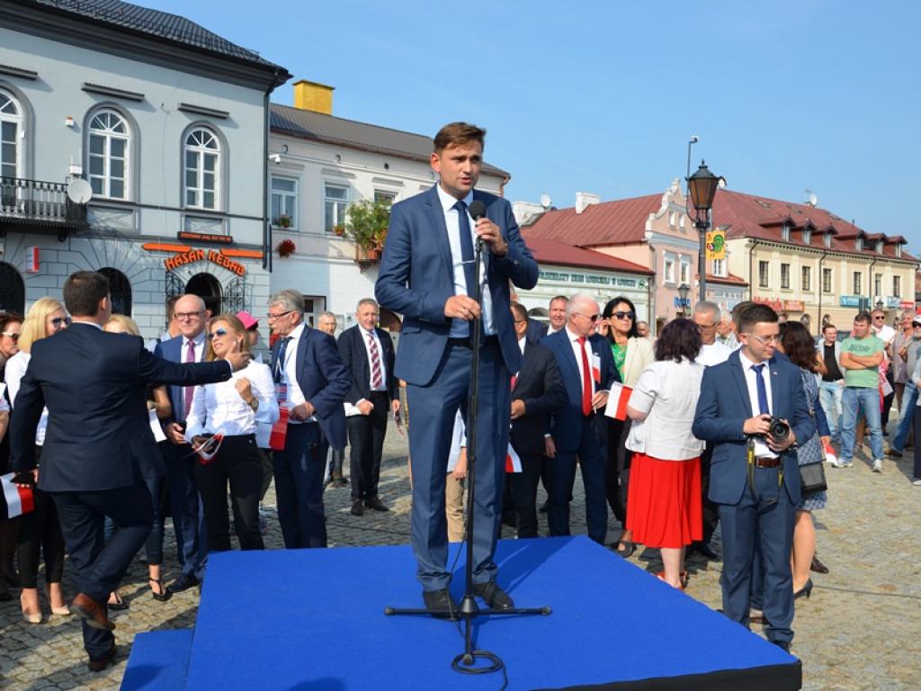 Premier Mateusz Morawiecki w Łowiczu. Jakub Wolski kandydatem PiS na burmistrza