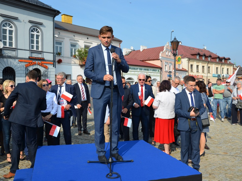 Premier Mateusz Morawiecki w Łowiczu. Jakub Wolski kandydatem PiS na burmistrza