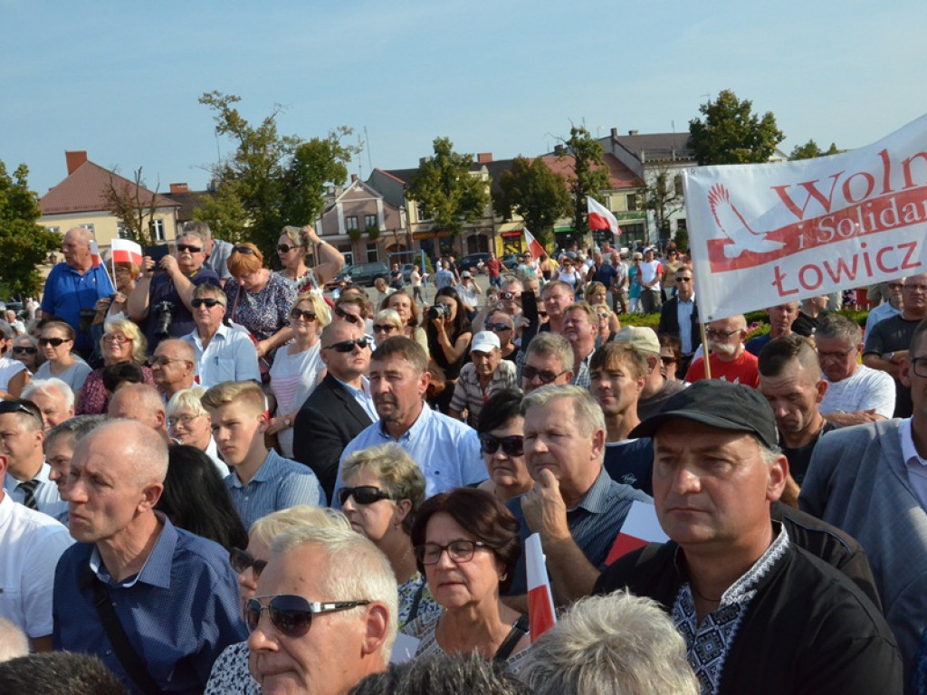 Premier Mateusz Morawiecki w Łowiczu. Jakub Wolski kandydatem PiS na burmistrza