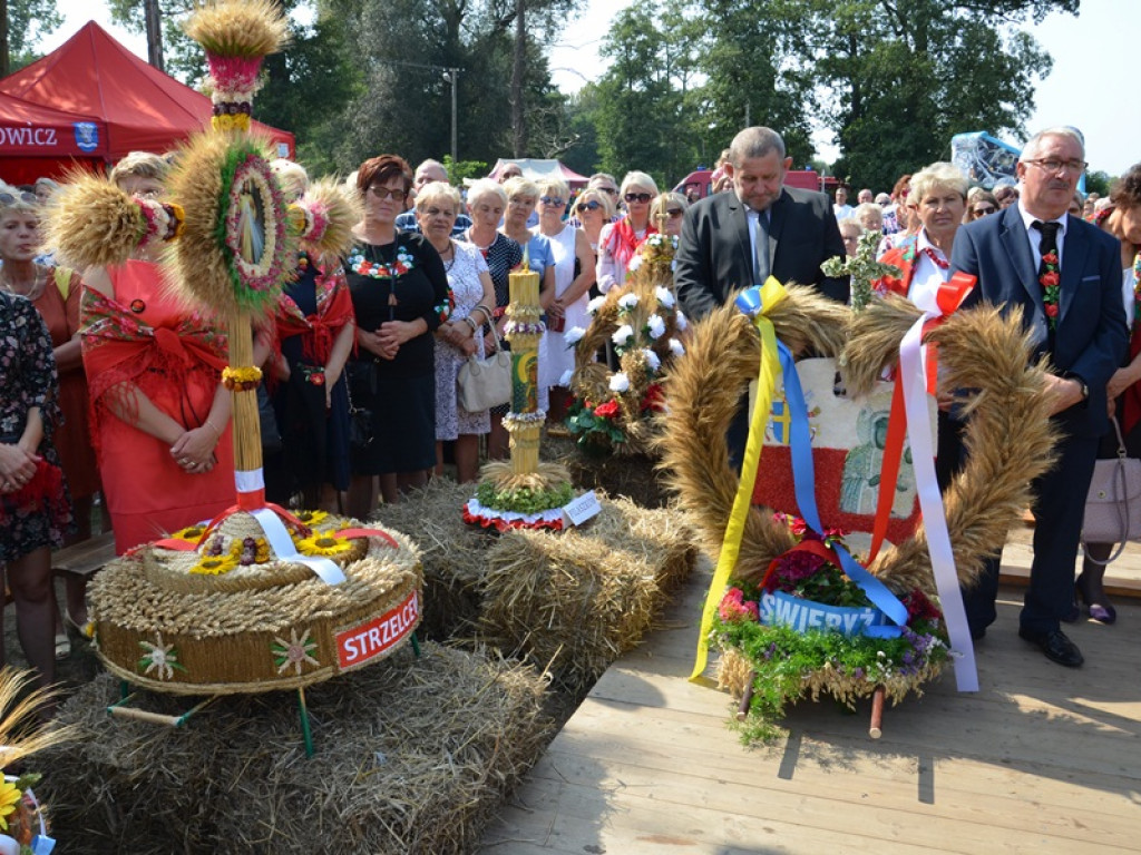 Słomiane cuda na dożynkach w Zielkowicach